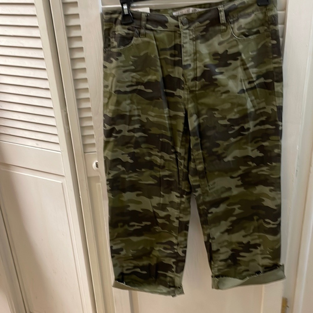 Tinseltown camp capri size 11